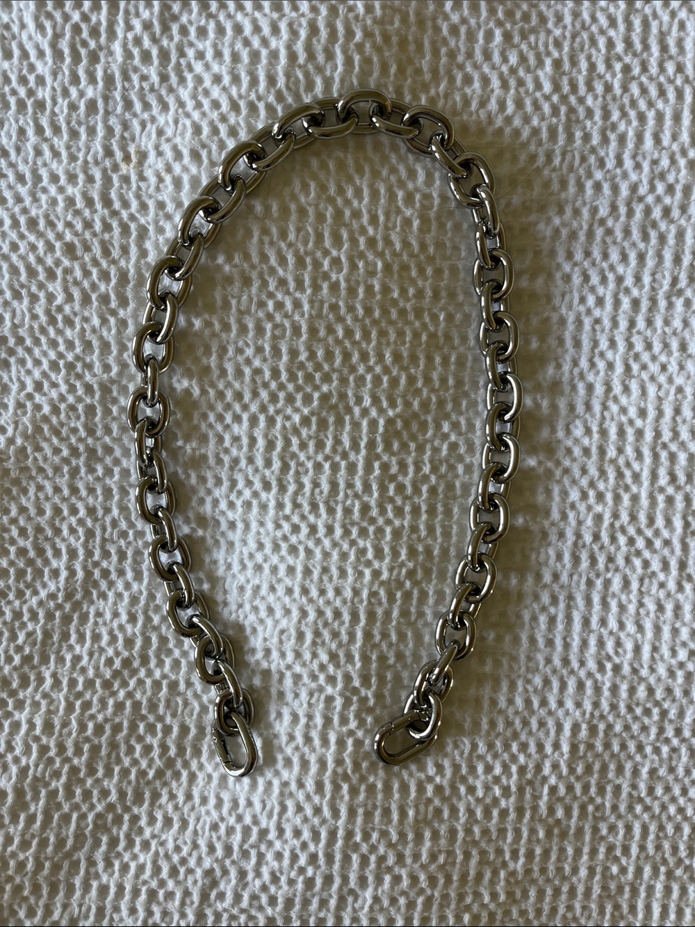 Clare v. Silver bag chain